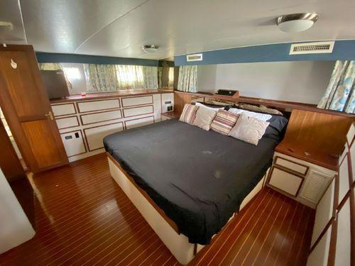 Hatteras Cockpit Motor Yacht 68'