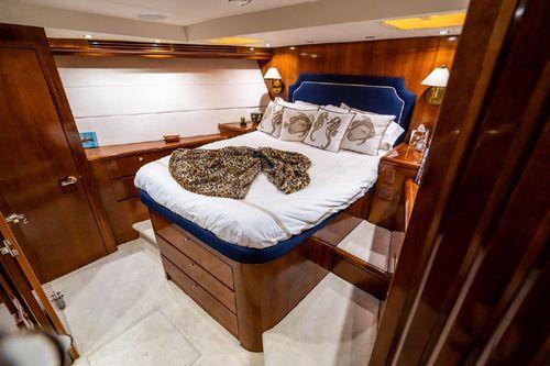 Hatteras Elite Series Motoryacht Pura Vida 92'