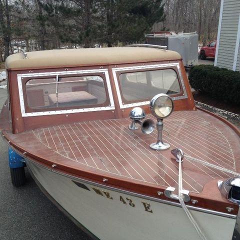 Chris-Craft De Luxe Utility Boat Aurore 22'