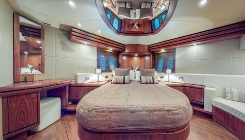 Pearl Yachts 60'