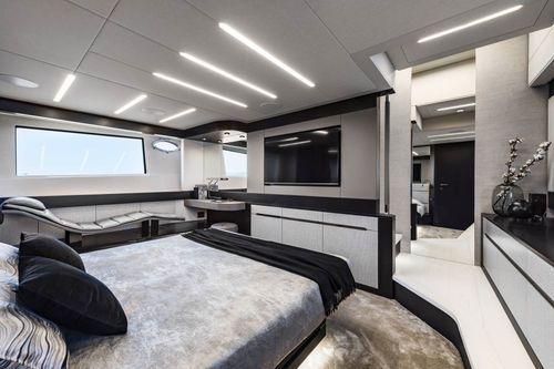 Pershing-Yachts 8X