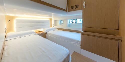 Solaris Power Flybridge 48'