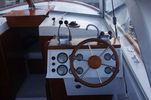Barnacle, Bertram Express Cruiser 25'
