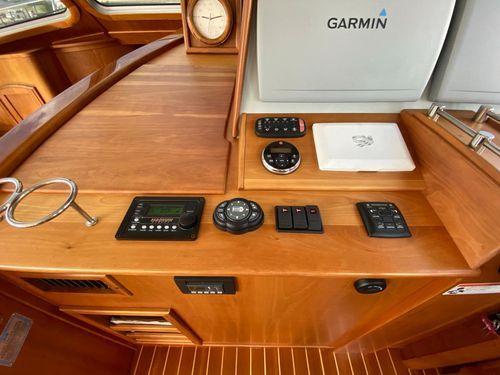 7 Coconuts Sabre 40' Flybridge Sedan