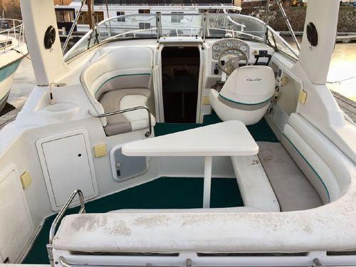 Chris-Craft Crowne 302 30'