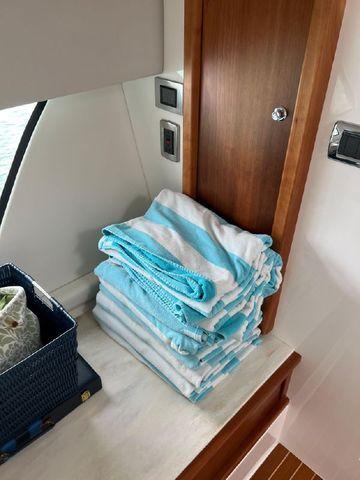 Intrepid 475 Sport Yacht 47'