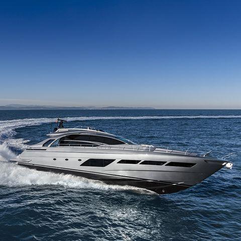Pershing-Yachts 8X