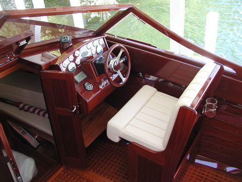 Van Dam Boats Chocolate Chip 3 30'
