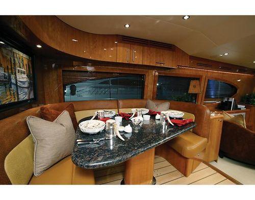 Hatteras Convertible 68'