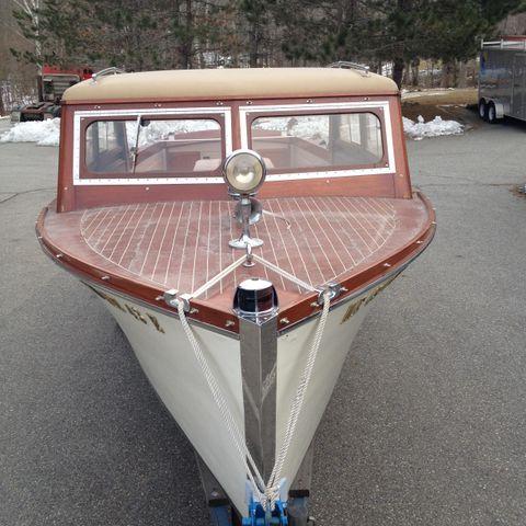 Chris-Craft De Luxe Utility Boat Aurore 22'