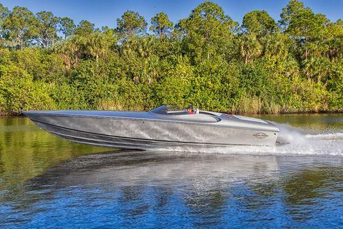 Magnum Marine 27'