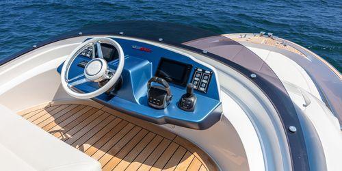 Solaris Power Flybridge 48'