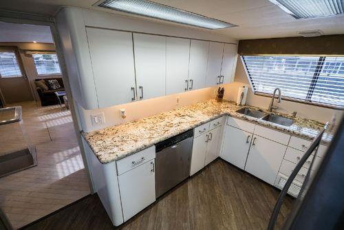 Hatteras Motoryacht Temptation 65'