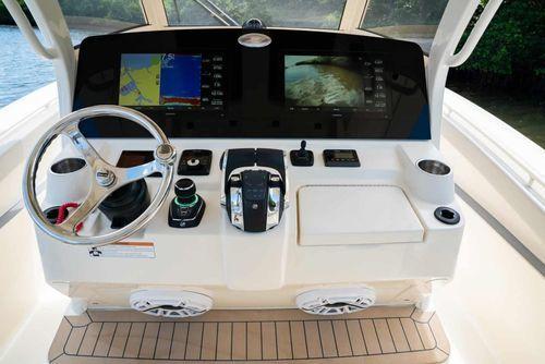 Scout Boat 330 LXF 32'