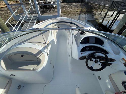 Chris-Craft 240 Bowrider 24'