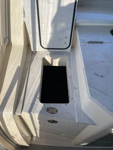 Scout Boats 530 LXF 53'