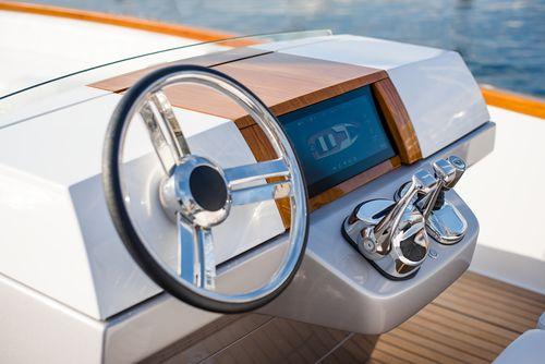 Hinckley Dasher Electric 28'