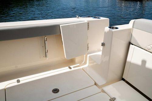 Scout Boat 330 LXF 32'