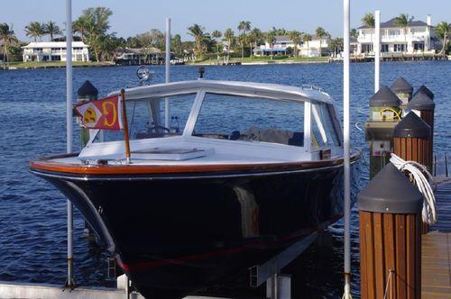 Barnacle, Bertram Express Cruiser 25'