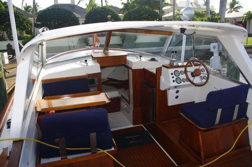 Barnacle, Bertram Express Cruiser 25'