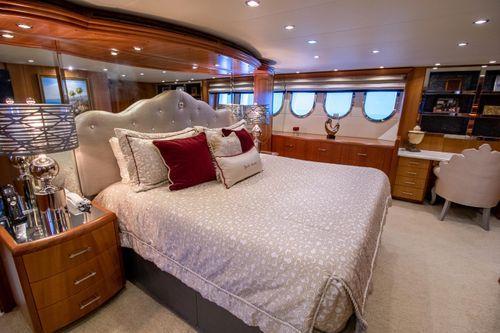 Hatteras 100 Motor Yacht Avanti 100'