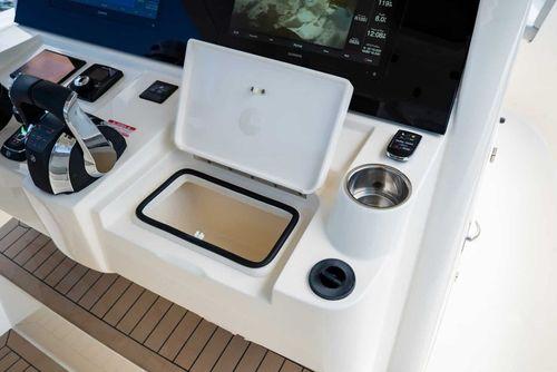Scout Boat 330 LXF 32'