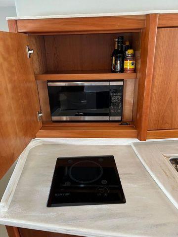 Intrepid 475 Sport Yacht 47'