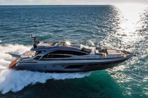 Pershing-Yachts 8X