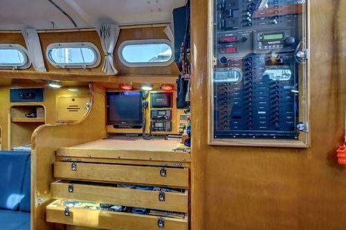 Duet, Hinckley Sou'wester 50'