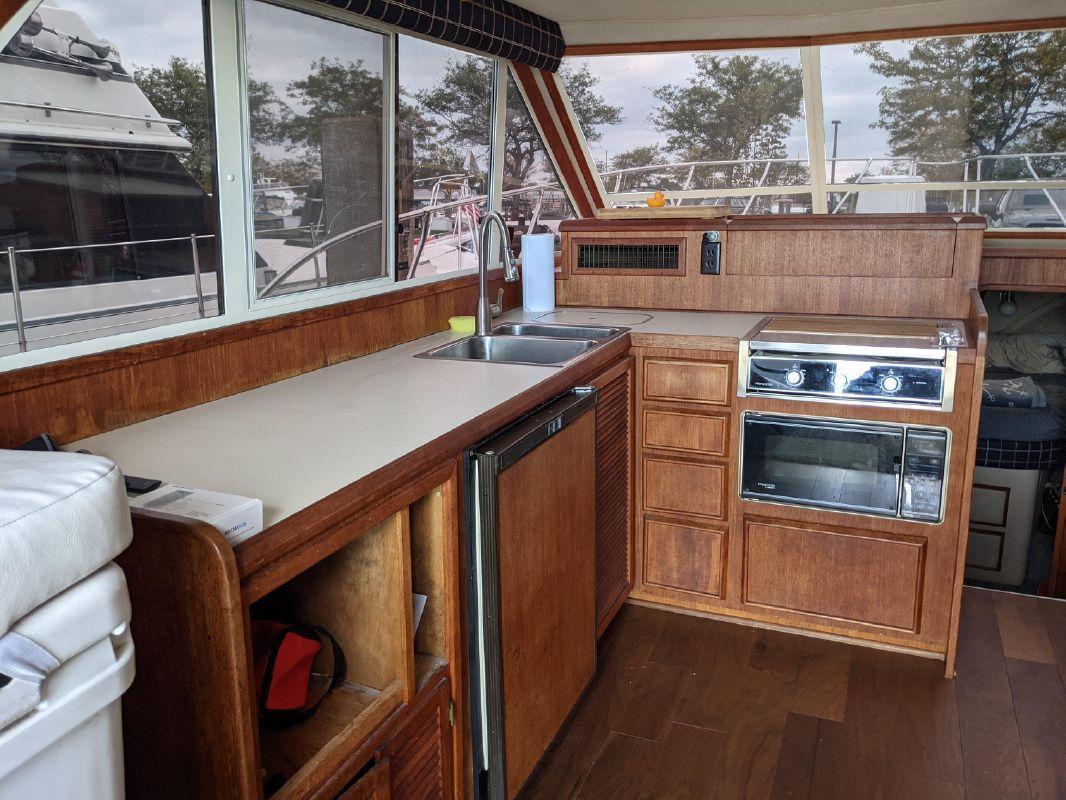 Chris-Craft 382 Commander 38'