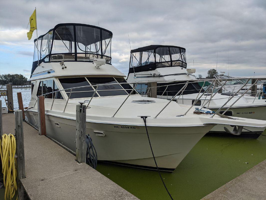 Chris-Craft 382 Commander 38'