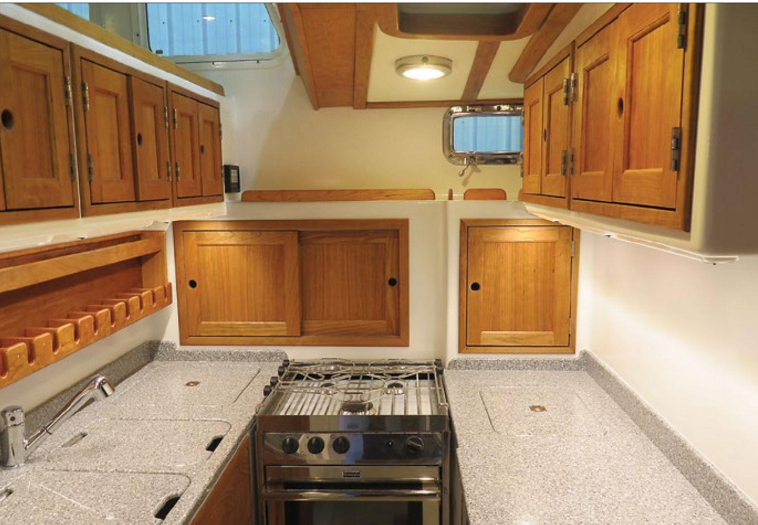 Modeled loosely on the Sigels’ earlier Valiant 40 sailboat, the finished galley space is functional, well appointed, and practical 